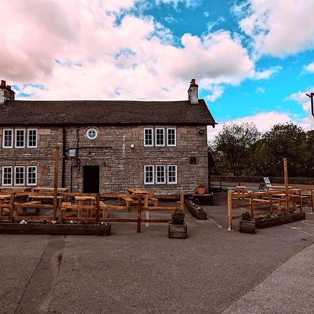 Ye Olde Crown Inn Waterfall Exterior photo